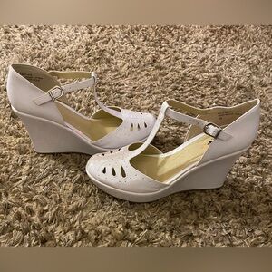 Dollhouse White Mary Jane Platforms Size 10 Y2K